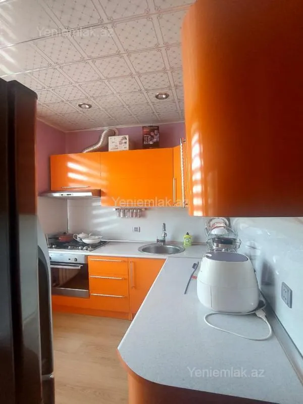 Satılır 1 otaqlı köhnə tikili 40 m²