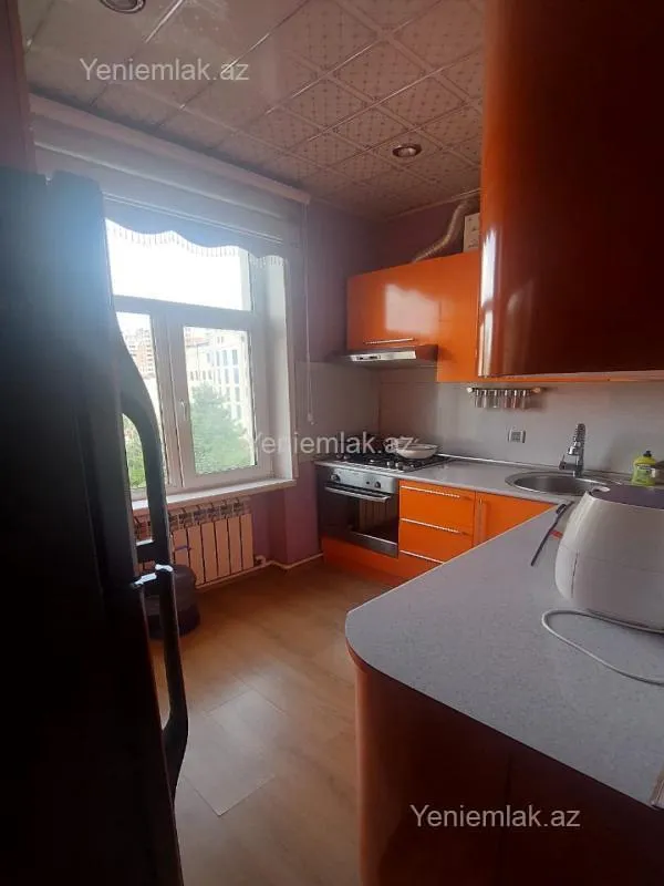 Satılır 1 otaqlı köhnə tikili 40 m²