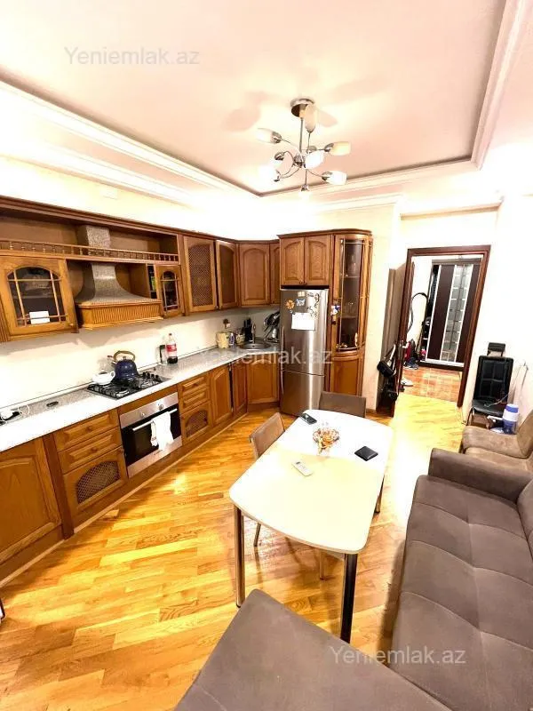 Satılır 3 otaqlı yeni tikili 125 m²
