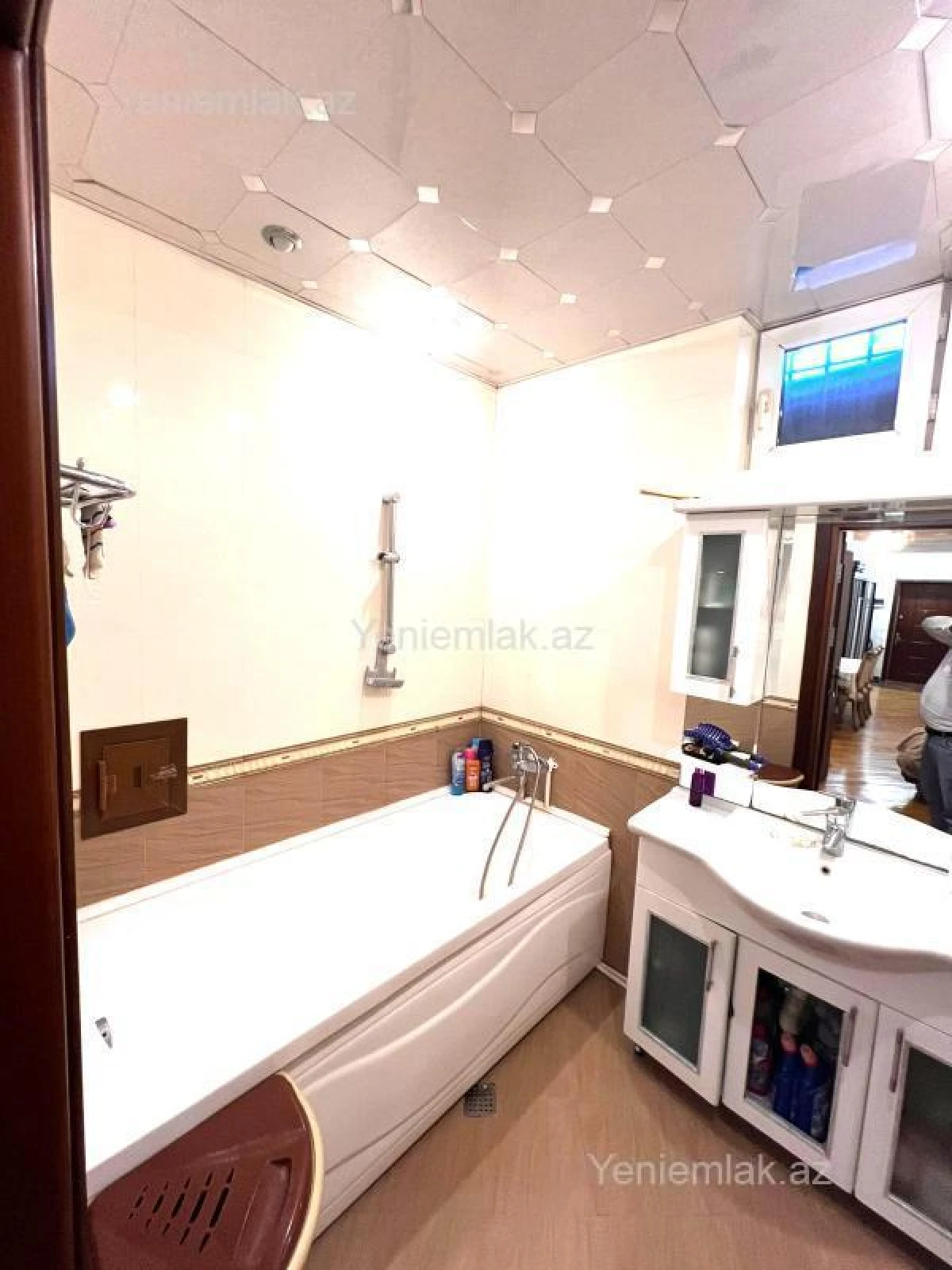 Satılır 3 otaqlı yeni tikili 125 m²