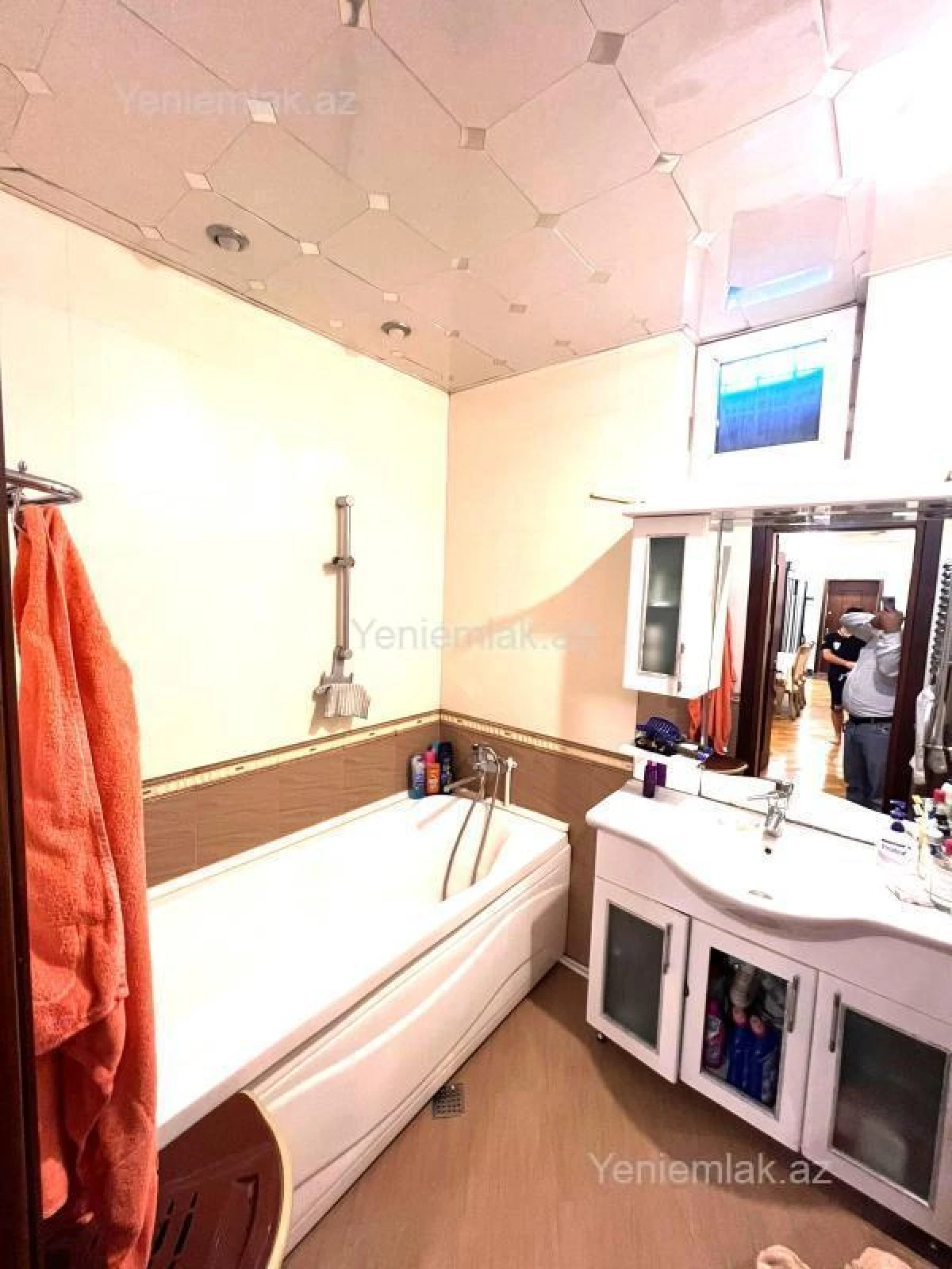 Satılır 3 otaqlı yeni tikili 125 m²