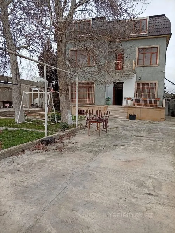 Satılır 6 otaqlı həyət evi 400 m²