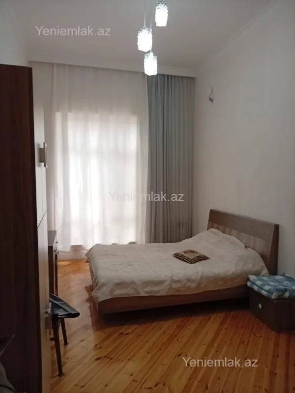 Satılır 6 otaqlı həyət evi 400 m²