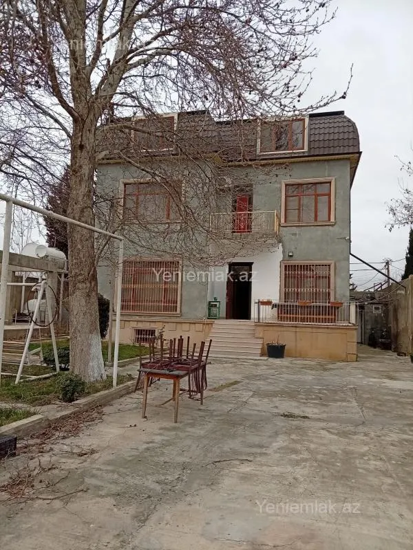 Satılır 6 otaqlı həyət evi 400 m²
