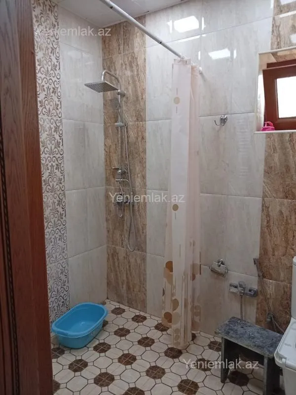 Satılır 6 otaqlı həyət evi 400 m²
