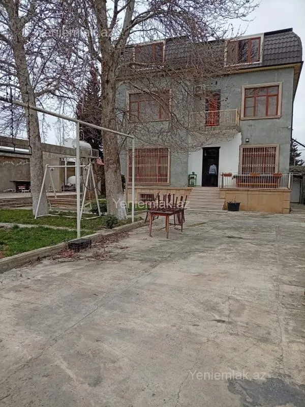Satılır 6 otaqlı həyət evi 400 m²