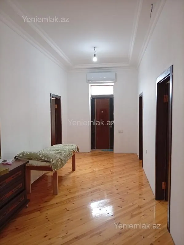 Satılır 6 otaqlı həyət evi 400 m²