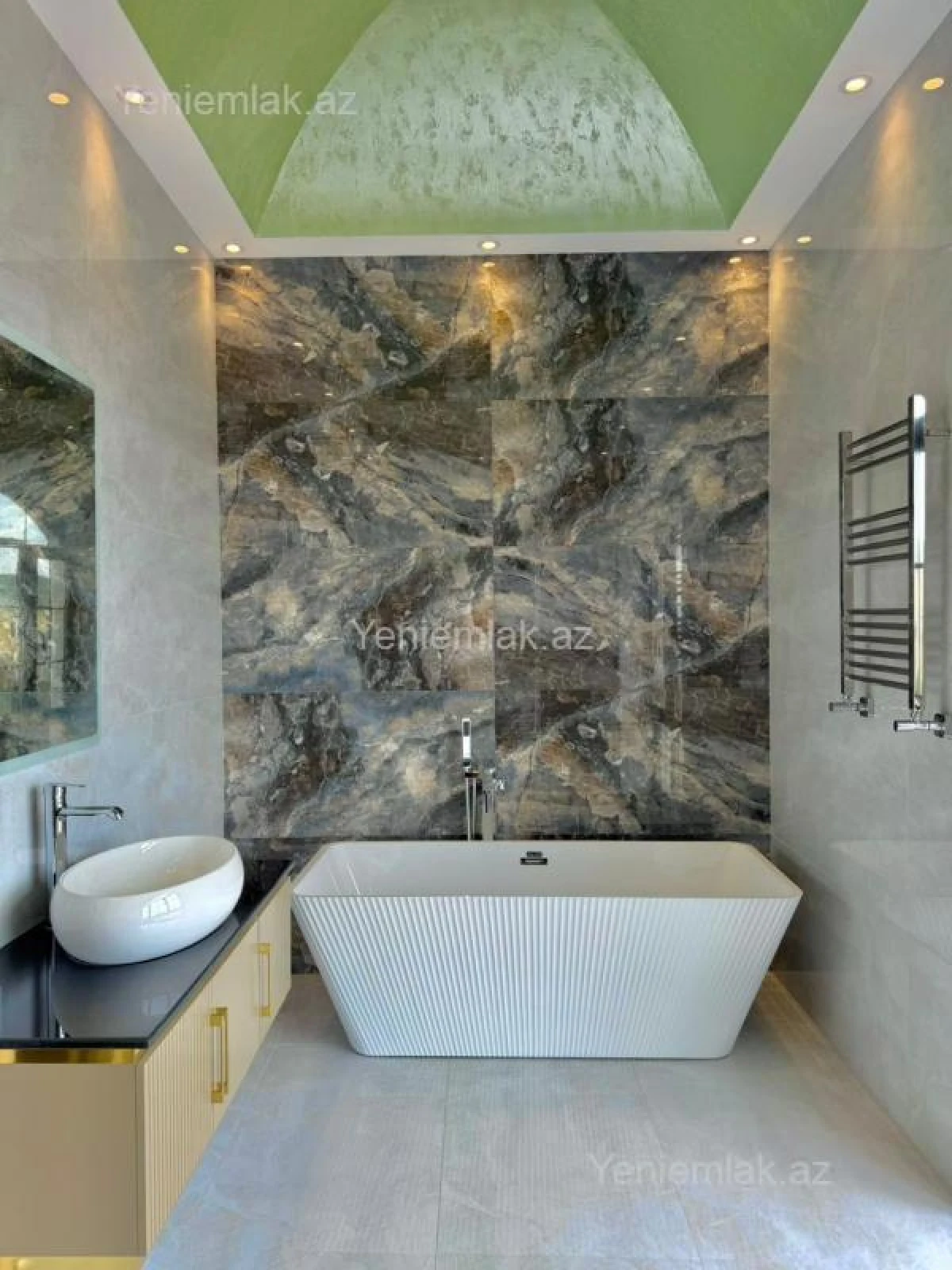 Satılır 6 otaqlı həyət evi 400 m²