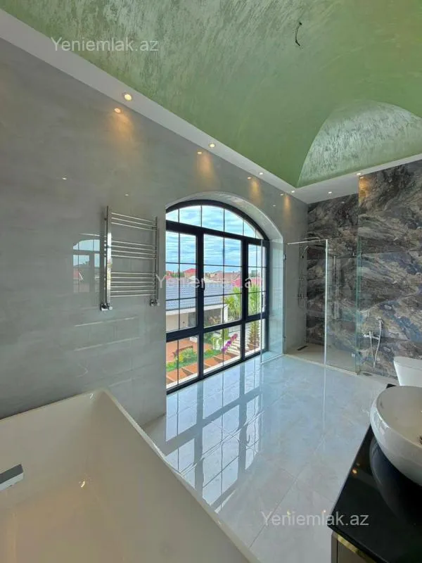 Satılır 6 otaqlı həyət evi 400 m²