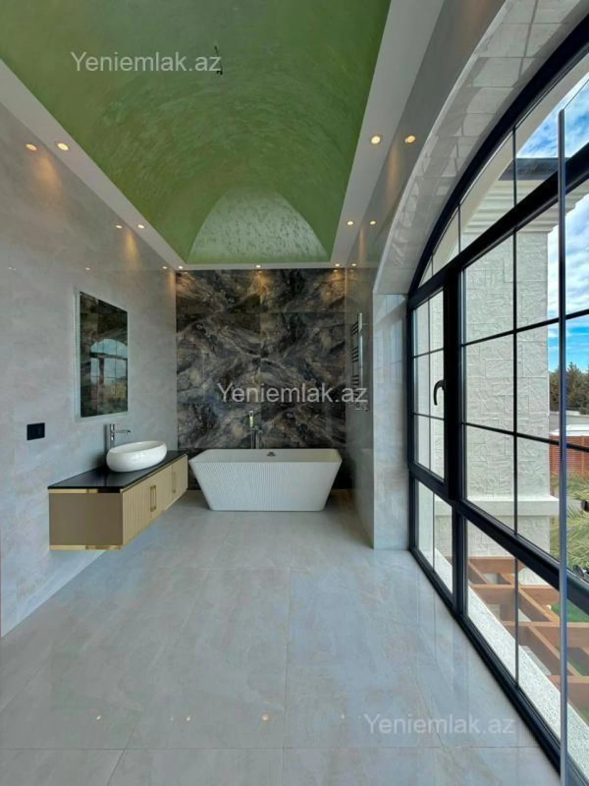 Satılır 6 otaqlı həyət evi 400 m²