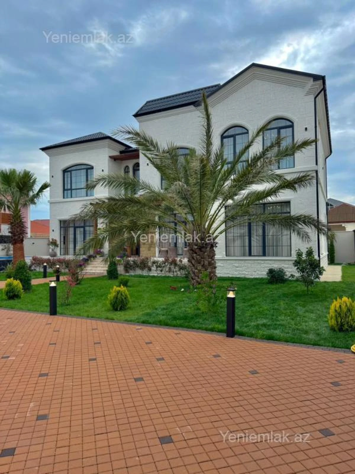 Satılır 6 otaqlı həyət evi 400 m²