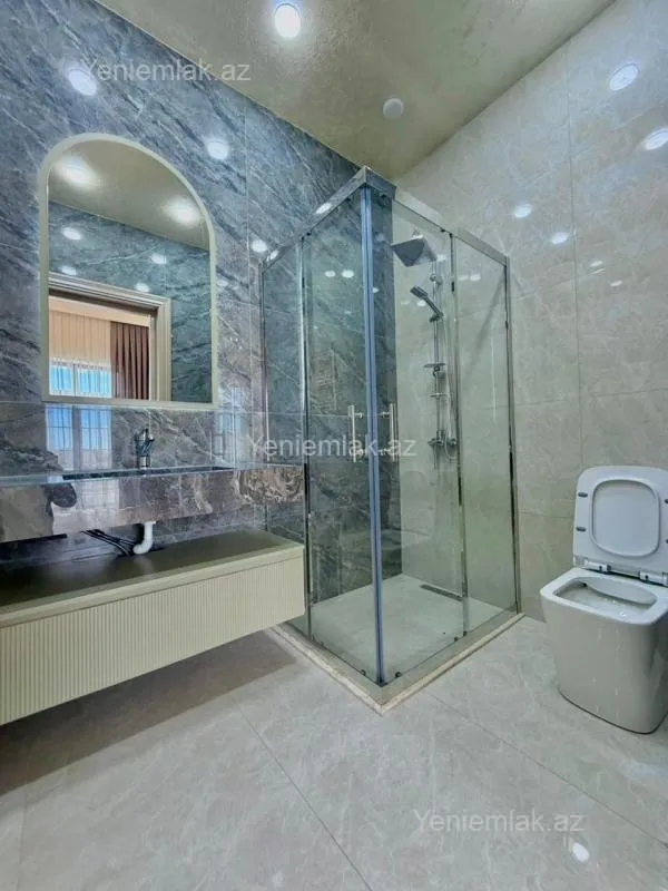 Satılır 6 otaqlı həyət evi 400 m²