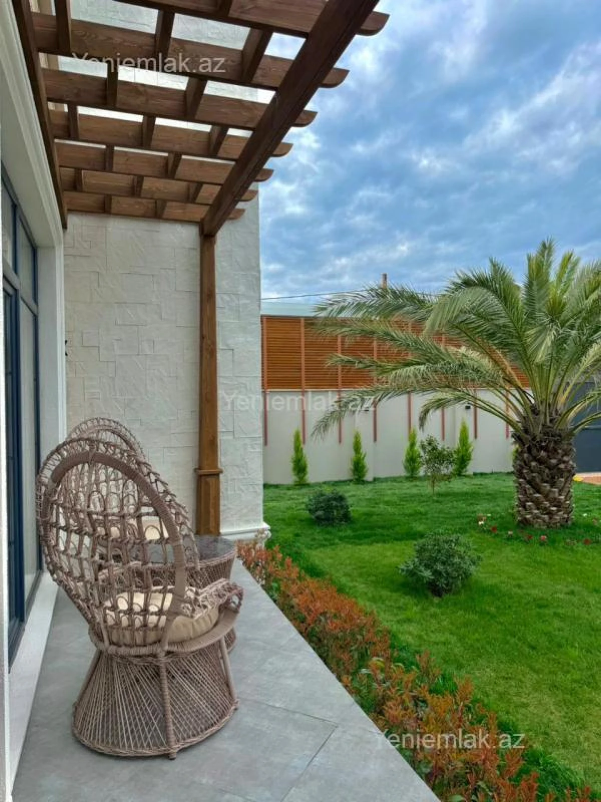 Satılır 6 otaqlı həyət evi 400 m²