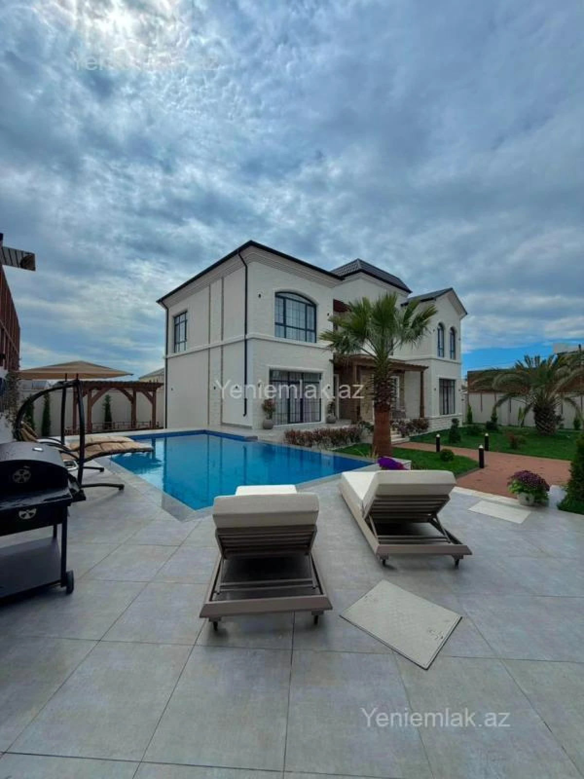 Satılır 6 otaqlı həyət evi 400 m²