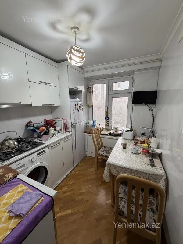 Satılır 2 otaqlı köhnə tikili 58 m²