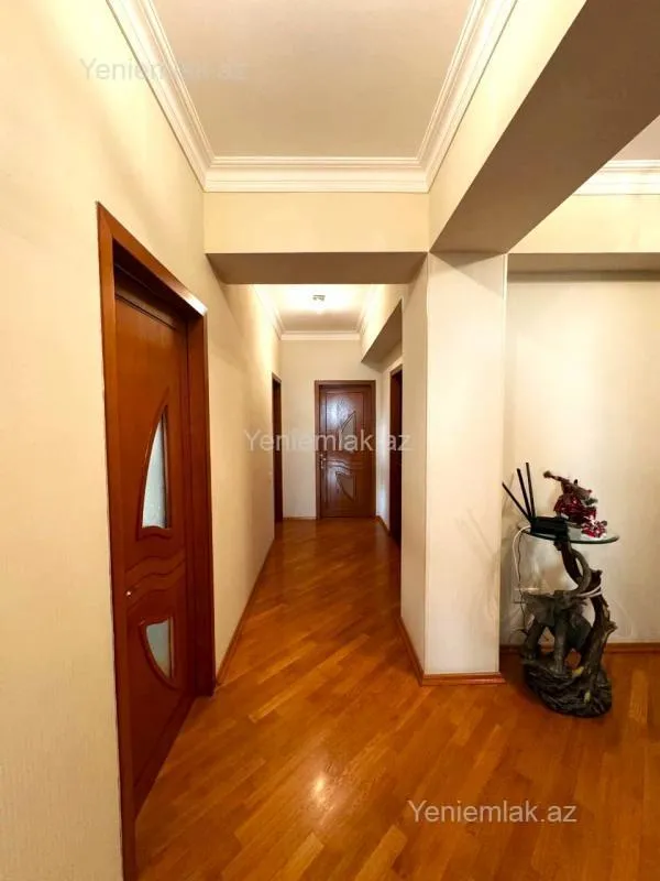 Satılır 4 otaqlı yeni tikili 190 m²