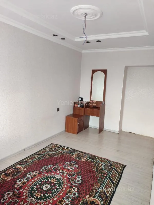 Satılır 4 otaqlı köhnə tikili 110 m²