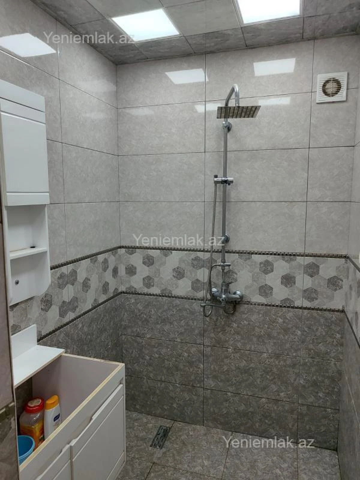 Satılır 4 otaqlı köhnə tikili 110 m²