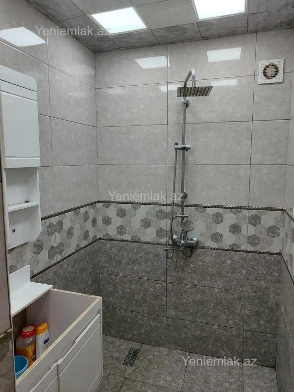 Satılır 4 otaqlı köhnə tikili 110 m²