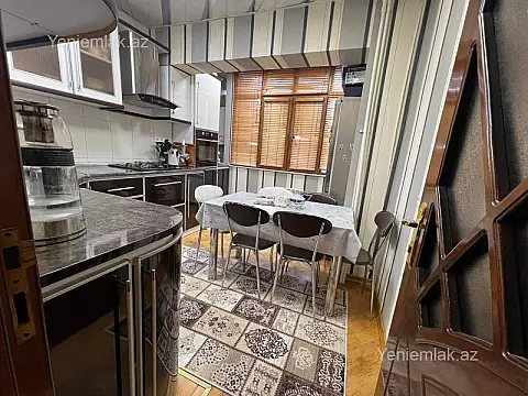 Satılır 3 otaqlı köhnə tikili 90 m²