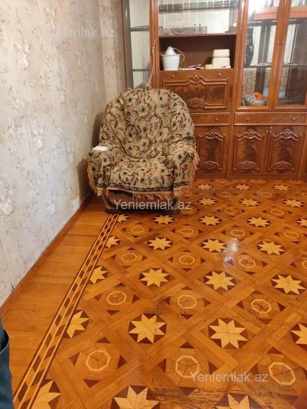 Satılır 4 otaqlı köhnə tikili 110 m²