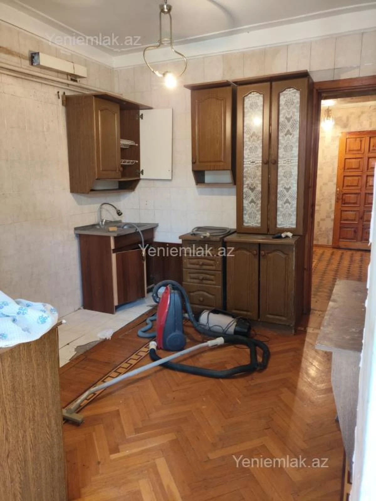 Satılır 4 otaqlı köhnə tikili 110 m²