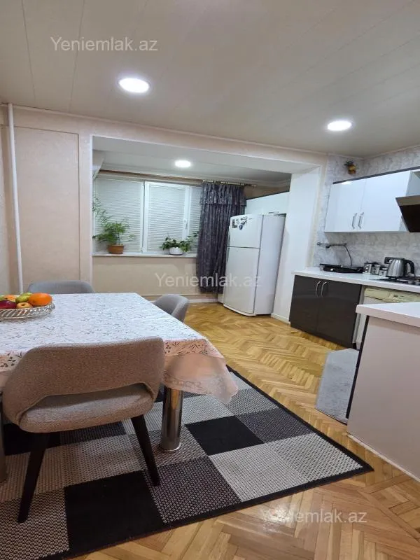 Satılır 3 otaqlı köhnə tikili 90 m²