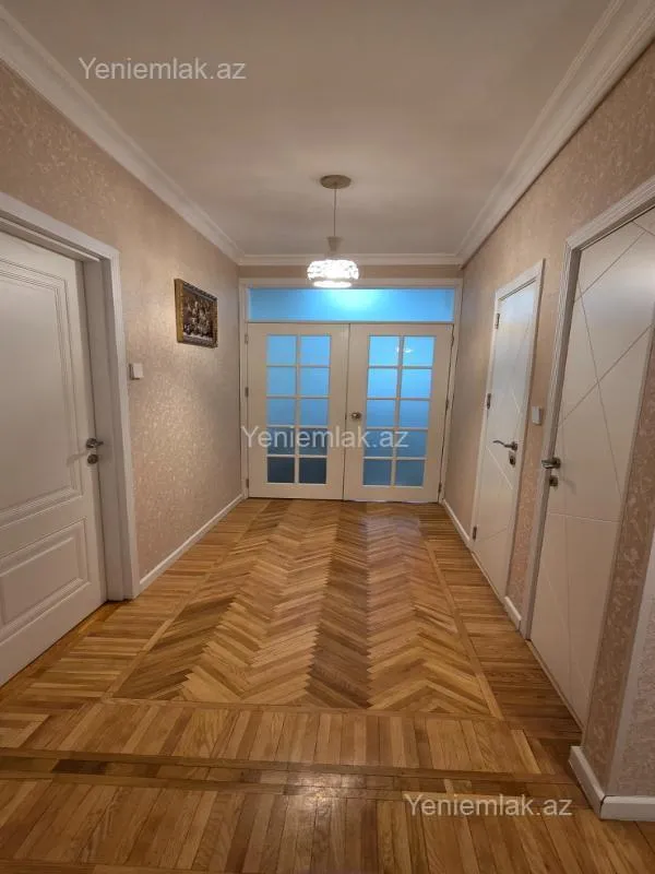 Satılır 3 otaqlı köhnə tikili 90 m²