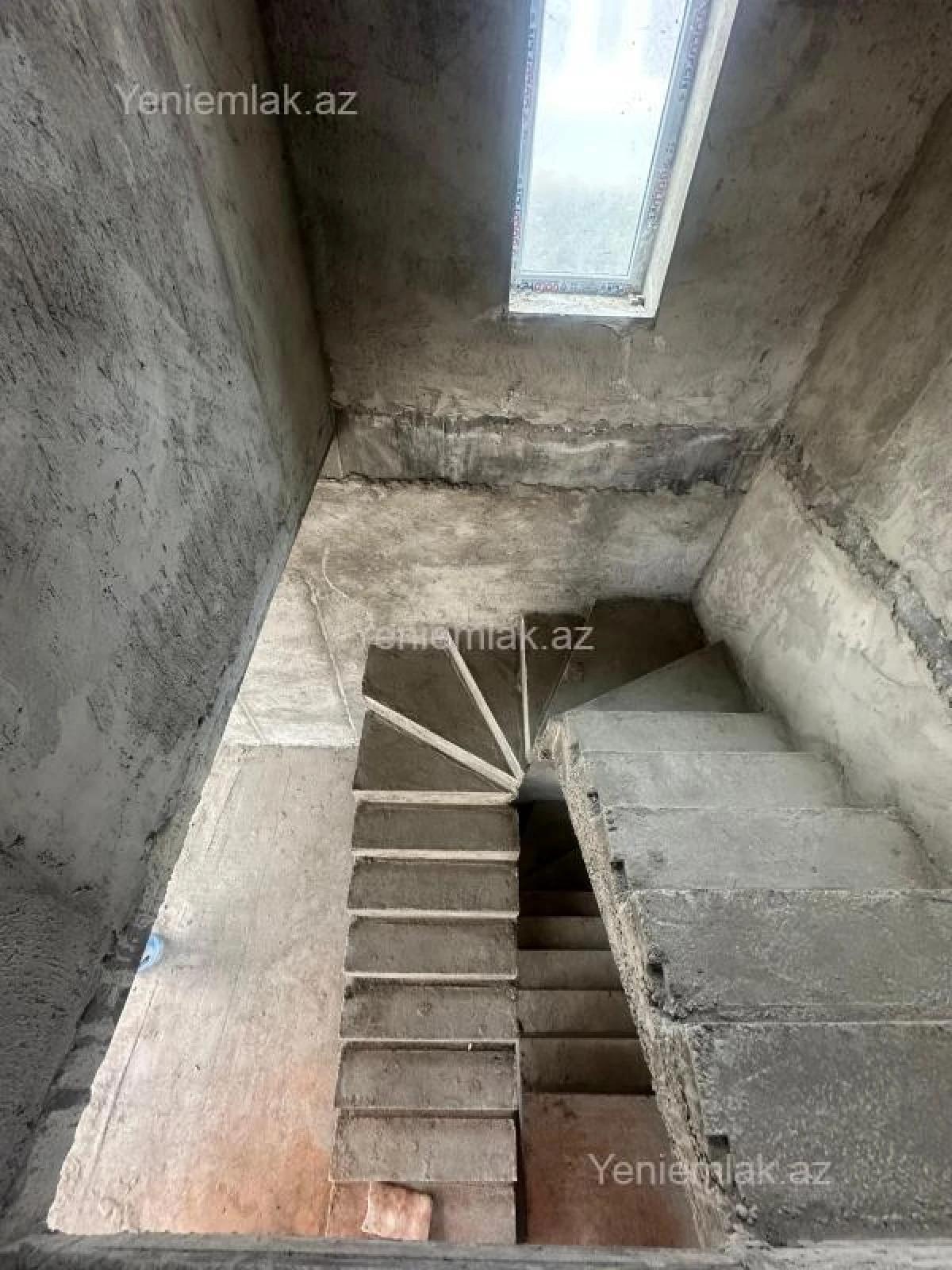 Satılır 5 otaqlı həyət evi 190 m²