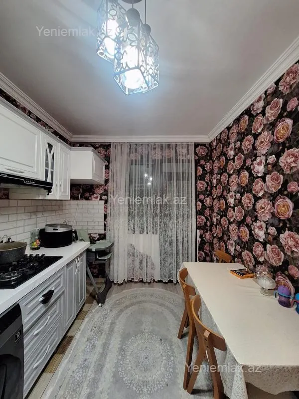 Satılır 4 otaqlı köhnə tikili 82 m²