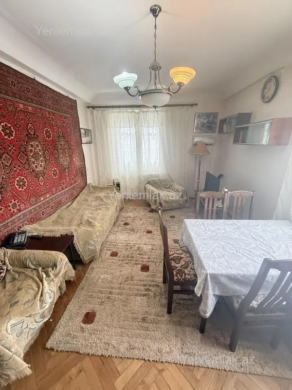 Satılır 1 otaqlı köhnə tikili 33 m²