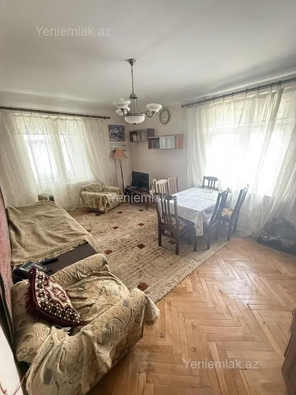 Satılır 1 otaqlı köhnə tikili 33 m²