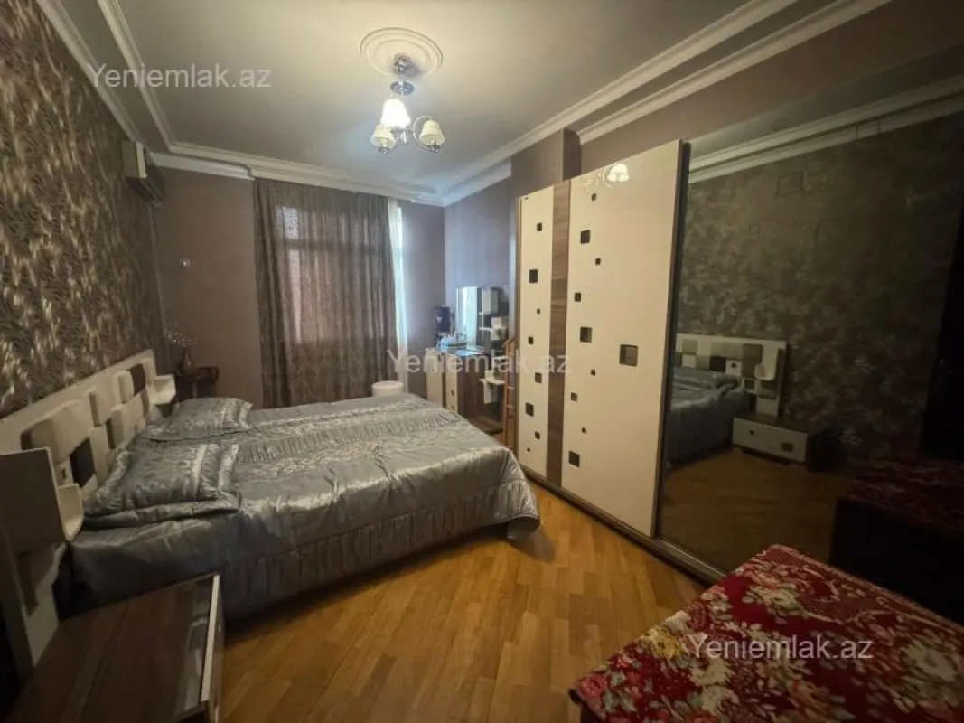 Satılır 4 otaqlı yeni tikili 150 m²