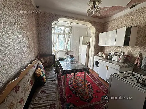 Satılır 2 otaqlı köhnə tikili 60 m²