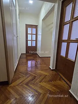 Satılır 4 otaqlı köhnə tikili 110 m²