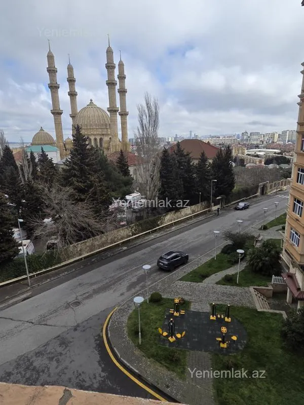 Satılır 4 otaqlı köhnə tikili 110 m²