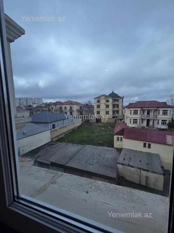 Satılır 4 otaqlı köhnə tikili 110 m²