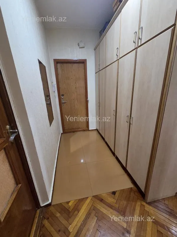 Satılır 4 otaqlı köhnə tikili 110 m²