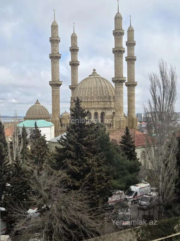 Satılır 4 otaqlı köhnə tikili 110 m²