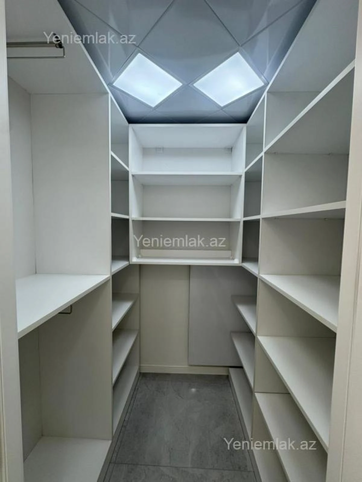 Satılır 3 otaqlı köhnə tikili 60 m²