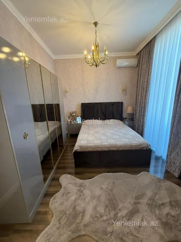 Satılır 5 otaqlı həyət evi 300 m²