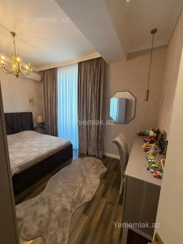 Satılır 5 otaqlı həyət evi 300 m²