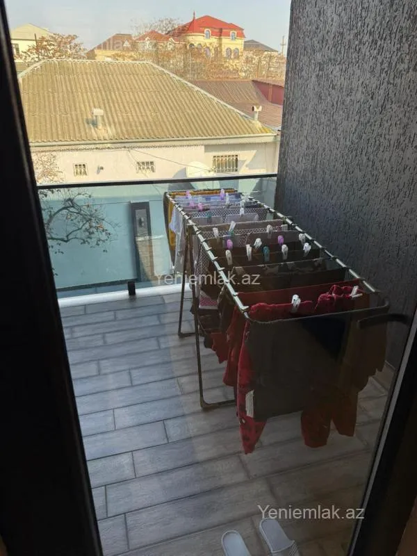 Satılır 5 otaqlı həyət evi 300 m²