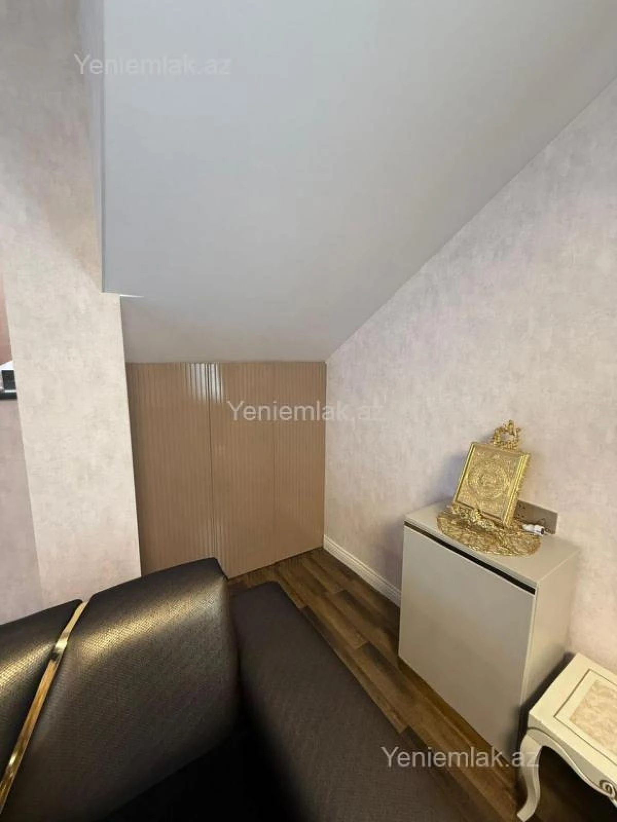 Satılır 5 otaqlı həyət evi 300 m²