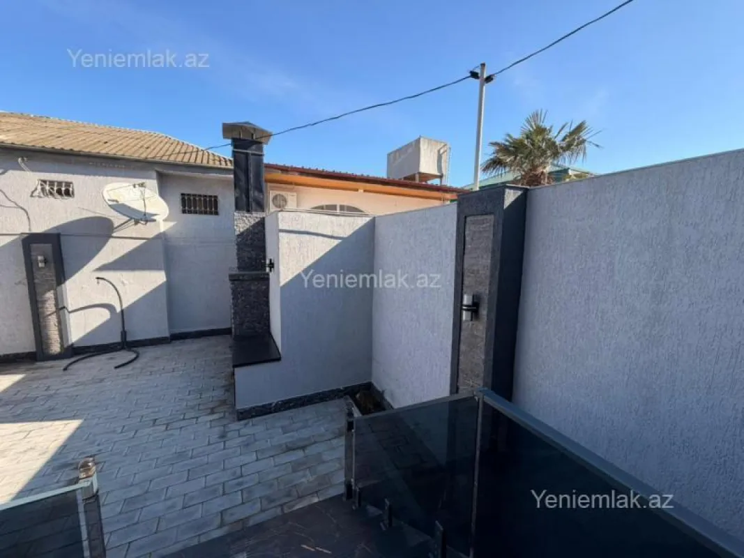 Satılır 5 otaqlı həyət evi 300 m²