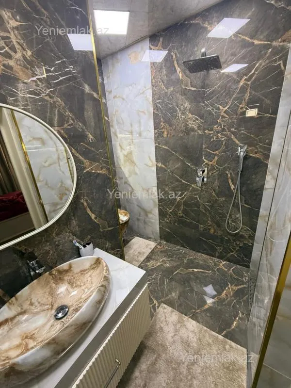 Satılır 5 otaqlı həyət evi 300 m²