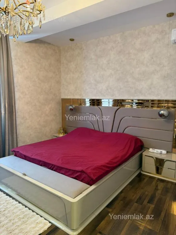 Satılır 5 otaqlı həyət evi 300 m²