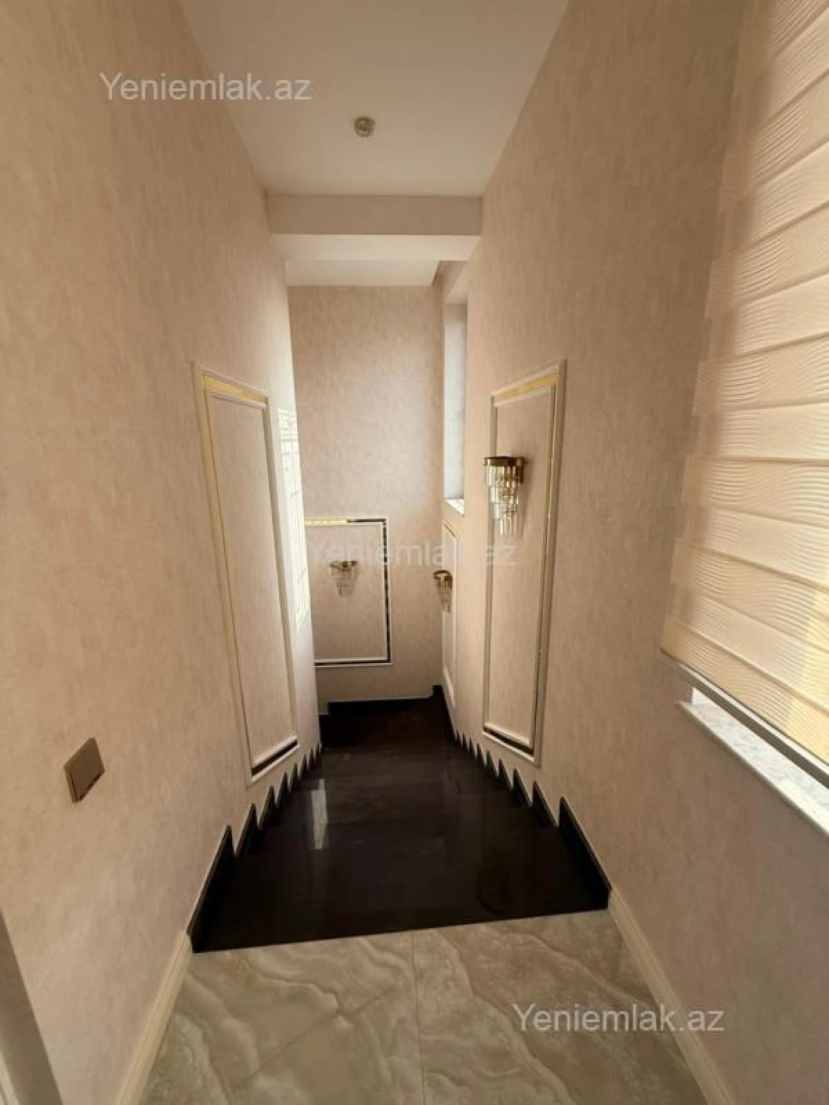 Satılır 5 otaqlı həyət evi 300 m²