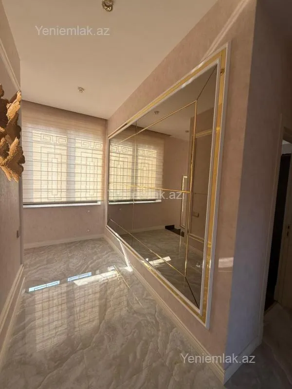 Satılır 5 otaqlı həyət evi 300 m²