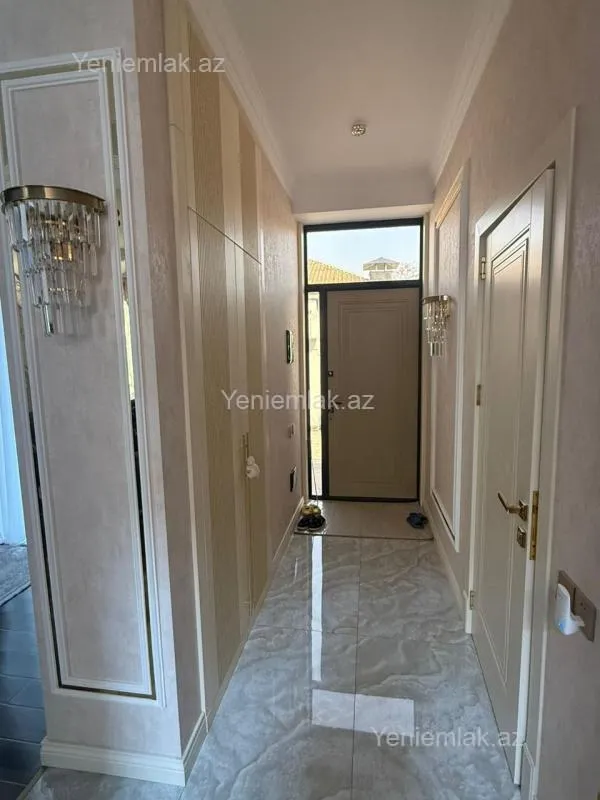 Satılır 5 otaqlı həyət evi 300 m²